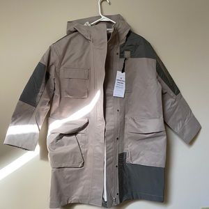 BRAND NEW NEVER BEEN WORN